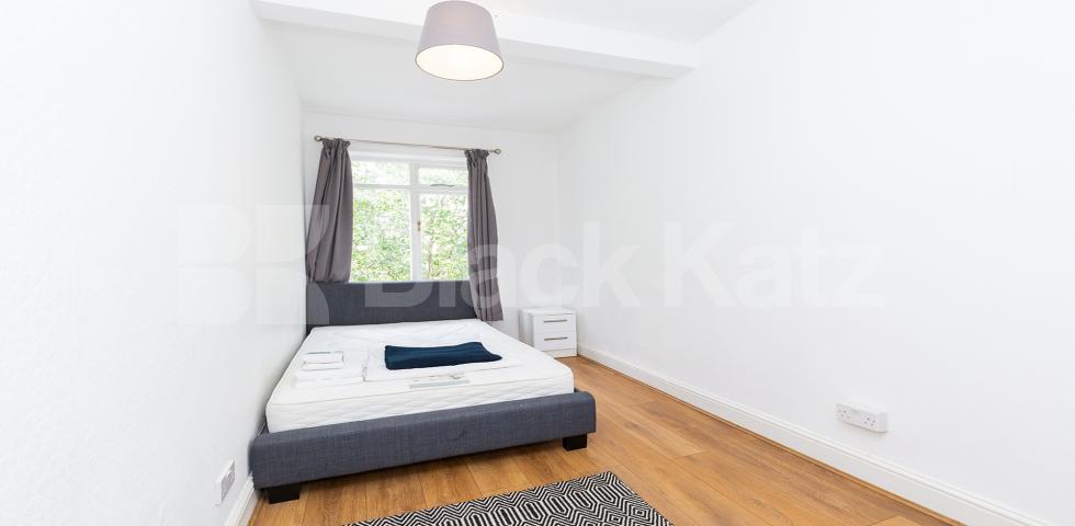 			CENTRAL LOCATION, 3 Bedroom, 1 bath, 1 reception Maisonette			 Compton Street EC1, CLERKENWELL / FARRINGDON